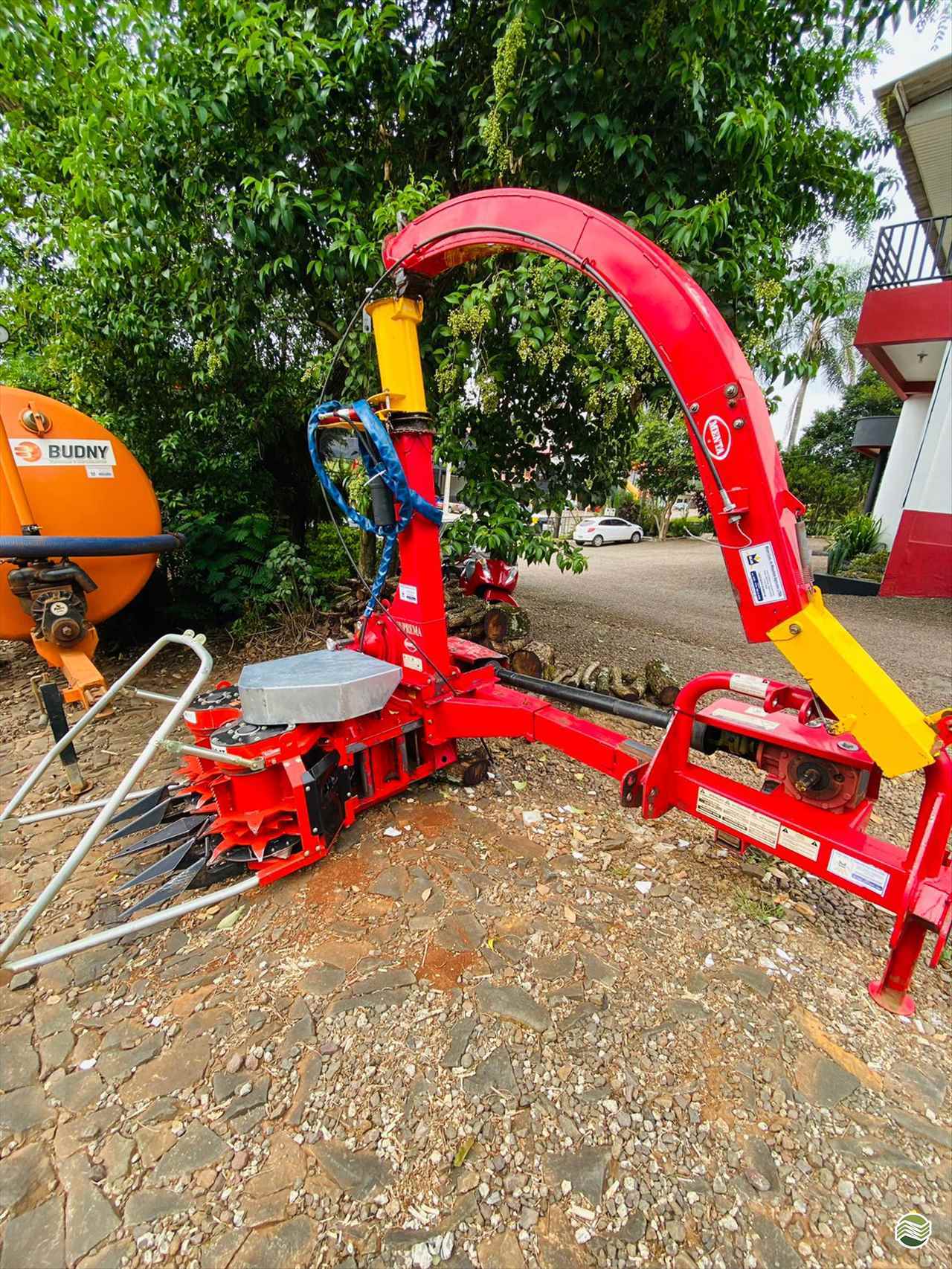 IMPLEMENTOS AGRICOLAS ENSILADEIRA ENSILADEIRA AREA TOTAL Milani Máquinas FRANCISCO BELTRAO PARANÁ PR